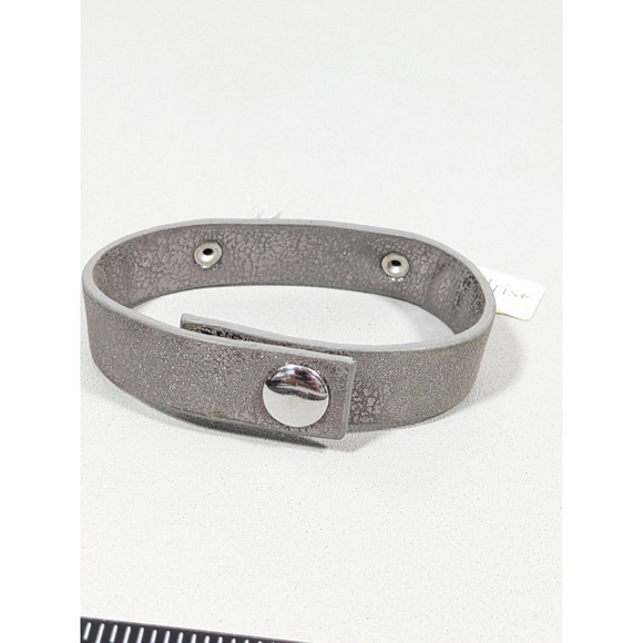 Splendid Iris Gray Faux Leather Love Silver Tone Bar ID Snap Cuff Bracelet 7.5" - Picture 4 of 8